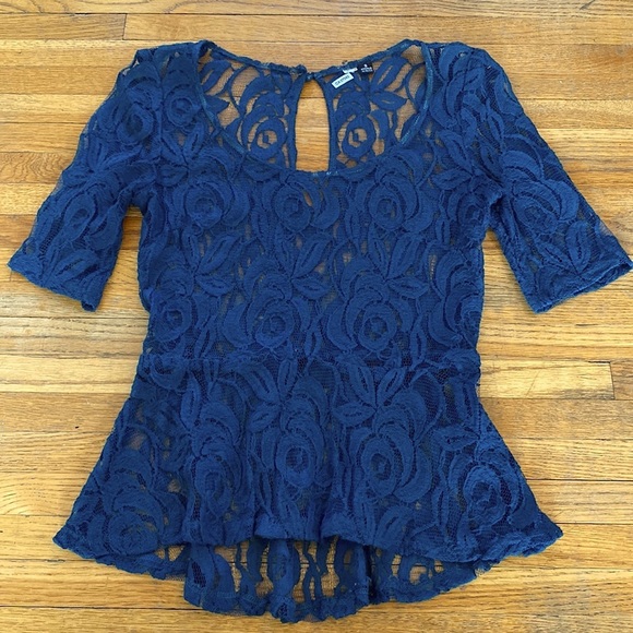 Gorgeous Lace Peplum Top Size S - Picture 1 of 6